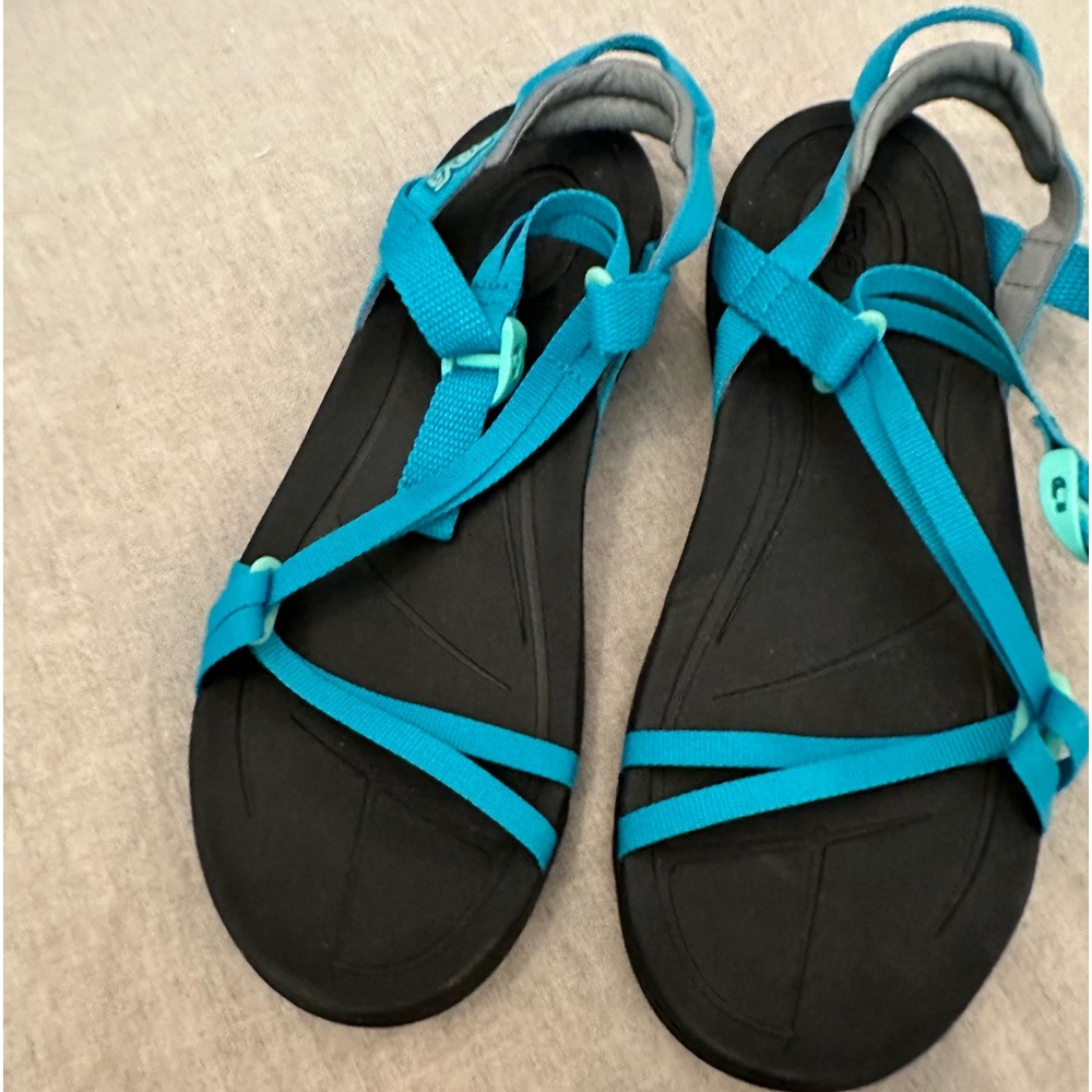 Teva Sirra sandals in turquoise. Never worn size 9